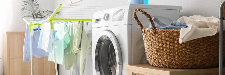 Faites de votre espace buanderie un lieu pratique, beau et écolo #uneminute : découvrez comment organiser votre espace buanderie pour gagner du temps et utiliser des produits sains, tout en prenant soin de vos vêtements et de la planète.