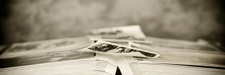 Connaissez-vous l'empreinte de votre passé : découvrez comment vos expériences passées influencent votre relation au rangement et au désordre. Analysez l'empreinte de votre histoire personnelle sur votre rapport aux objets.