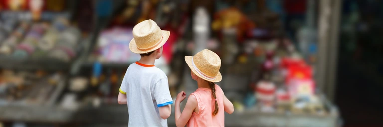 Ce qu'on laisse au grenier : qu'avez-vous reçu et que transmettrez-vous comme héritage matériel ? Comment gérer le poids des objets après un décès et alléger ce fardeau familial.