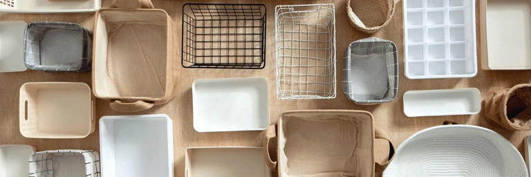 Tout dans des boîtes : découvrez ce que cachent toutes vos boîtes et panières à la maison. Analysez vos habitudes de stockage pour mieux organiser et désencombrer votre intérieur.