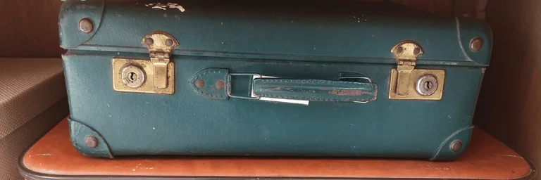 Trier les souvenirs : pas si simple de se passer du passé, libérez-vous du poids des souvenirs encombrants. Mes conseils pour trier les objets du passé sans culpabilité et alléger votre charge mentale familiale.